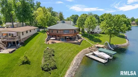 825 Poplar Dr, Petersburg, IL 62675
