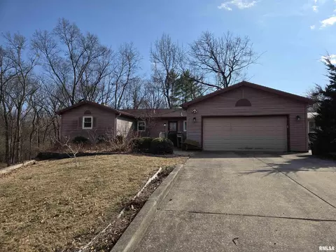 41 Greenridge Rd, Carlinville, IL 62626