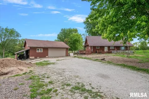 1367 N 1025 E Rd, Taylorville, IL 62568