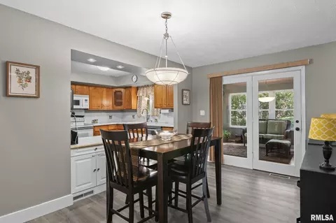 Dining - 9 Blackberry Run, Springfield, IL 62704 photo 1 of 3