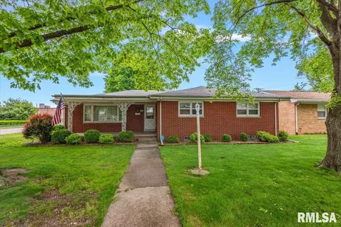 2301 Arrowhead Dr, Springfield, IL 62702
