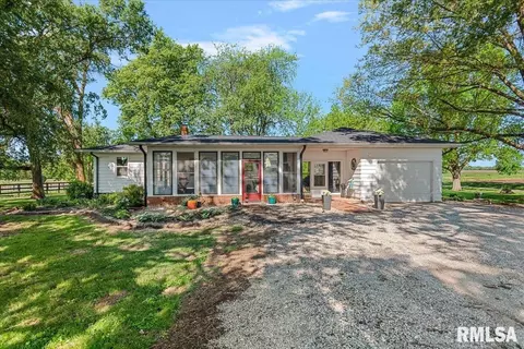2522 N 625 East Rd, Rochester, IL 62563