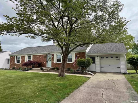 1804 Deerfield Rd, Chatham, IL 62629