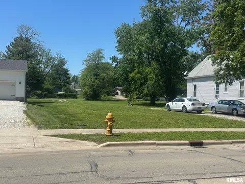 817 S Clay Ave, Jacksonville, IL 62650