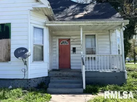 802 N Clay Ave, Jacksonville, IL 62650