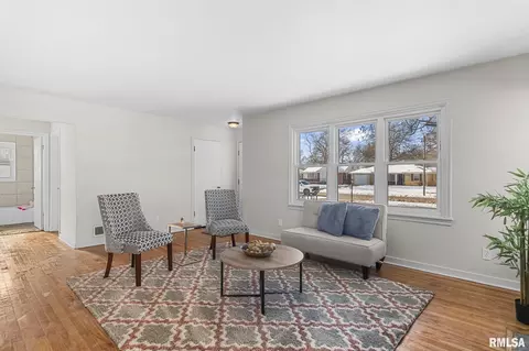 Living - 2308 S Walnut St, Springfield, IL 62704 photo 2 of 2