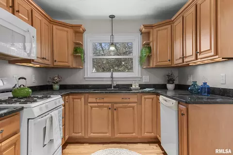Kitchen - 2308 S Walnut St, Springfield, IL 62704 photo 2 of 4