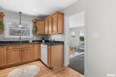 Kitchen - 2308 S Walnut St, Springfield, IL 62704 photo 3 of 4