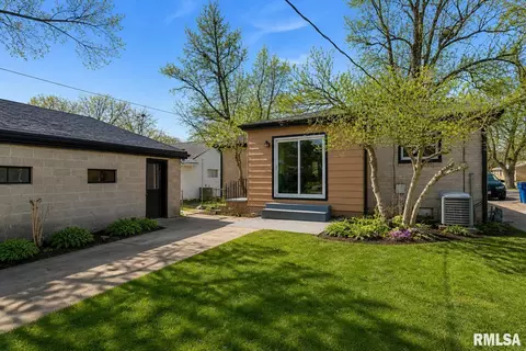 Exterior - 2308 S Walnut St, Springfield, IL 62704 photo 2 of 4