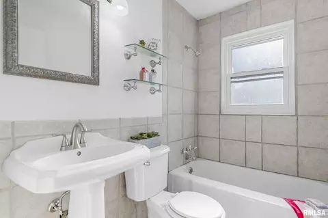 Bath - 2308 S Walnut St, Springfield, IL 62704 photo 1 of 1