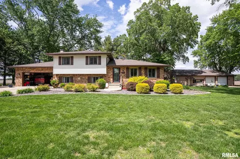 7075 Hermes Ln, New Berlin, IL 62670