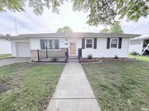 717 N Powers St, Taylorville, IL 62568