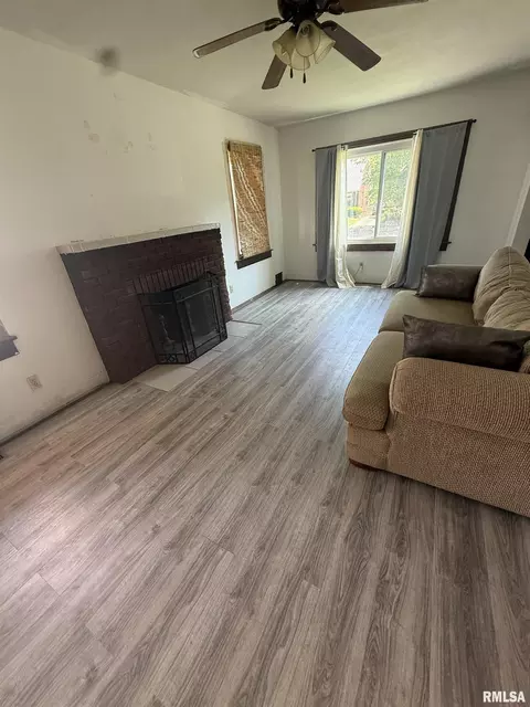 2513 S 7th St, Springfield, IL 62703 photo 6