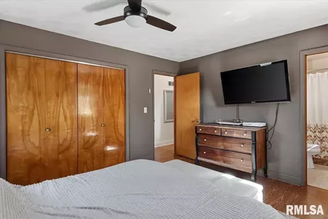 Bedroom - 2308 Tamaroa Trl, Springfield, IL 62702 photo 2 of 4