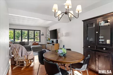Dining - 2308 Tamaroa Trl, Springfield, IL 62702 photo 3 of 3