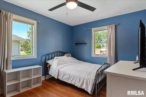Bedroom - 2308 Tamaroa Trl, Springfield, IL 62702 photo 3 of 4