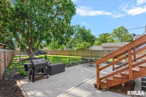 Exterior - 2308 Tamaroa Trl, Springfield, IL 62702 photo 3 of 10