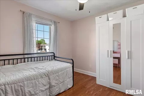 Bedroom - 2308 Tamaroa Trl, Springfield, IL 62702 photo 4 of 4