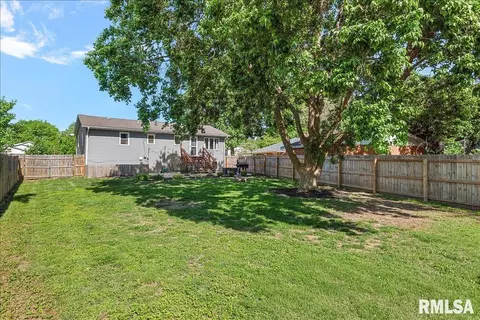 Exterior - 2308 Tamaroa Trl, Springfield, IL 62702 photo 6 of 10