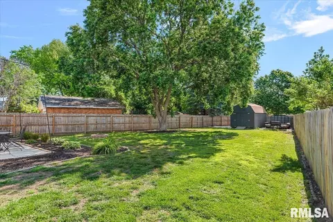 Exterior - 2308 Tamaroa Trl, Springfield, IL 62702 photo 4 of 10
