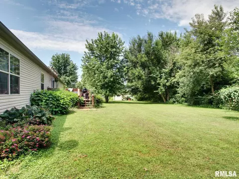 Exterior - 4 Orchard Dr, Barry, IL 62312 photo 4 of 4