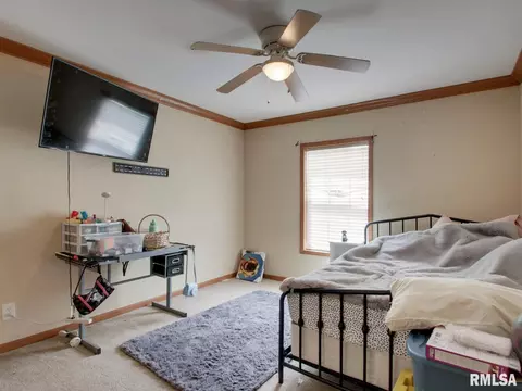 Bedroom - 4 Orchard Dr, Barry, IL 62312 photo 3 of 5