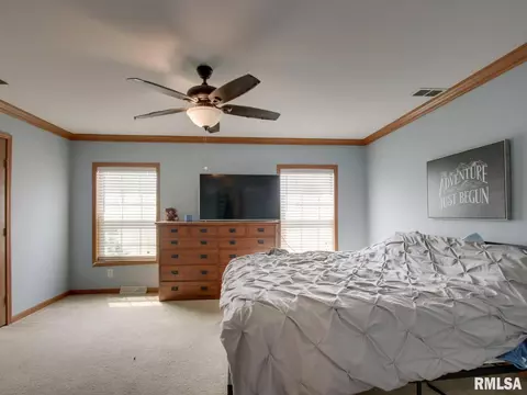Bedroom - 4 Orchard Dr, Barry, IL 62312 photo 2 of 5