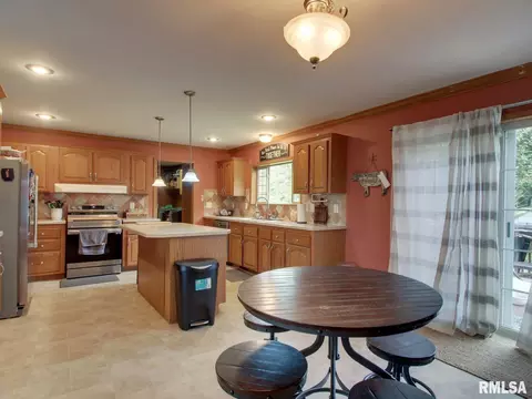 Kitchen - 4 Orchard Dr, Barry, IL 62312 photo 4 of 4