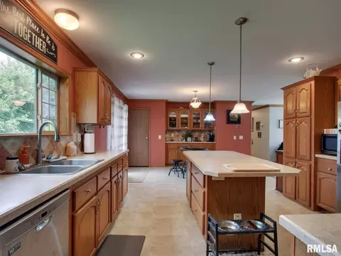 Kitchen - 4 Orchard Dr, Barry, IL 62312 photo 3 of 4