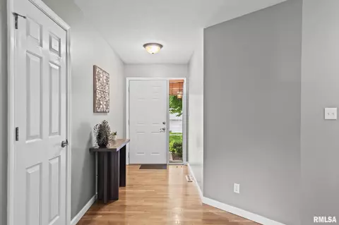 Entry Way - 801 Oakbrook Ave, Chatham, IL 62629 photo 1 of 2