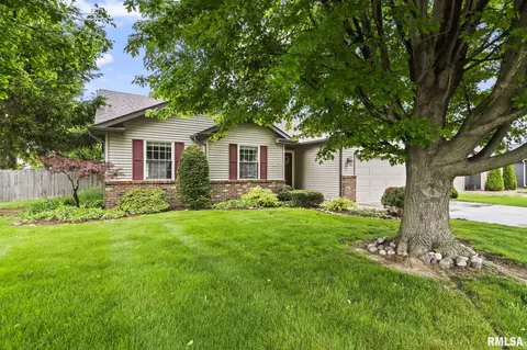 Exterior - 801 Oakbrook Ave, Chatham, IL 62629 photo 2 of 7