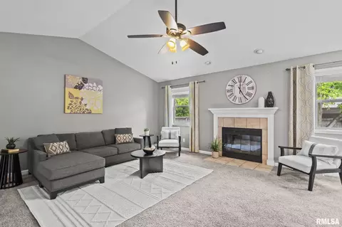 Living - 801 Oakbrook Ave, Chatham, IL 62629 photo 2 of 3