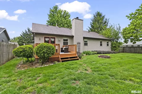 Exterior - 801 Oakbrook Ave, Chatham, IL 62629 photo 4 of 7