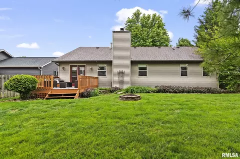 Exterior - 801 Oakbrook Ave, Chatham, IL 62629 photo 5 of 7