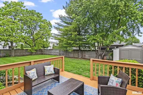 Exterior - 801 Oakbrook Ave, Chatham, IL 62629 photo 3 of 7