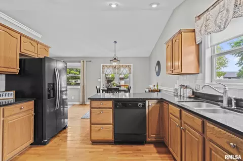 Kitchen - 801 Oakbrook Ave, Chatham, IL 62629 photo 1 of 3