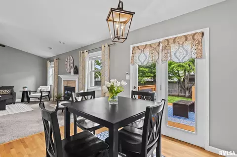 Dining - 801 Oakbrook Ave, Chatham, IL 62629 photo 1 of 2