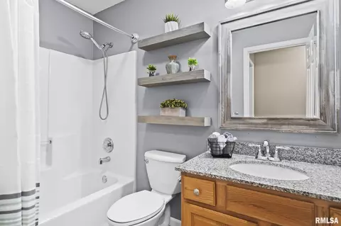 Bath - 801 Oakbrook Ave, Chatham, IL 62629 photo 2 of 2