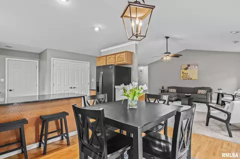 Dining - 801 Oakbrook Ave, Chatham, IL 62629 photo 2 of 2