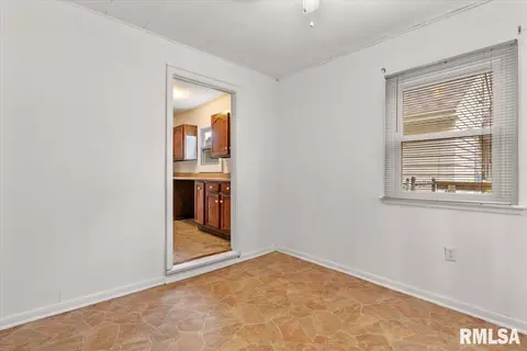 Entry Way - 1638 W Capitol Ave, Springfield, IL 62704 photo 3 of 6