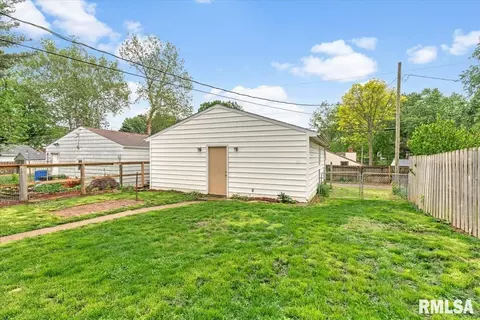 Exterior - 1638 W Capitol Ave, Springfield, IL 62704 photo 3 of 7