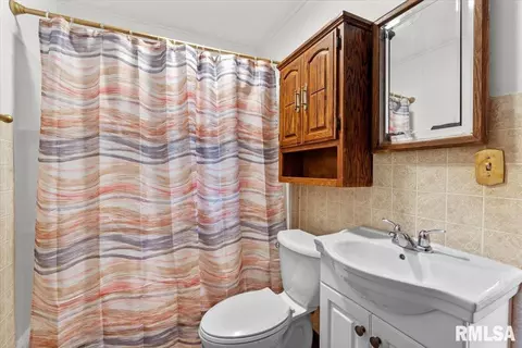 Bath - 1638 W Capitol Ave, Springfield, IL 62704 photo 1 of 1