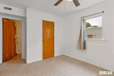 Bedroom - 1638 W Capitol Ave, Springfield, IL 62704 photo 5 of 5