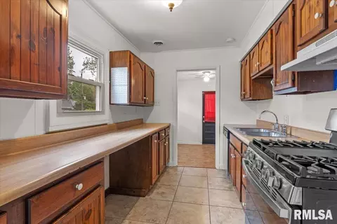 Entry Way - 1638 W Capitol Ave, Springfield, IL 62704 photo 6 of 6