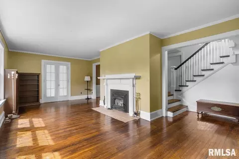 Living - 1325 S Bates Ave, Springfield, IL 62704 photo 2 of 4