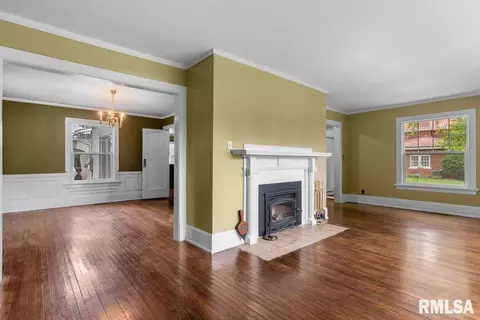 Living - 1325 S Bates Ave, Springfield, IL 62704 photo 4 of 4