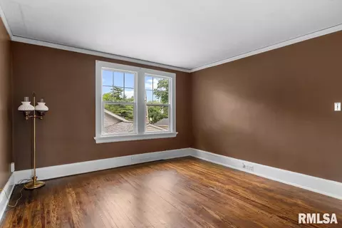 Bedroom - 1325 S Bates Ave, Springfield, IL 62704 photo 7 of 11