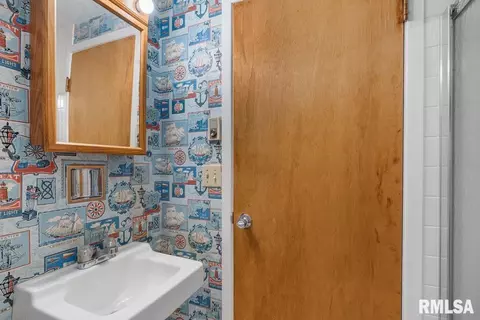 Bath - 1325 S Bates Ave, Springfield, IL 62704 photo 4 of 4