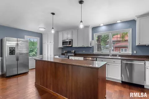 Kitchen - 1325 S Bates Ave, Springfield, IL 62704 photo 1 of 2