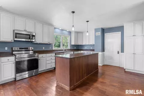Kitchen - 1325 S Bates Ave, Springfield, IL 62704 photo 2 of 2